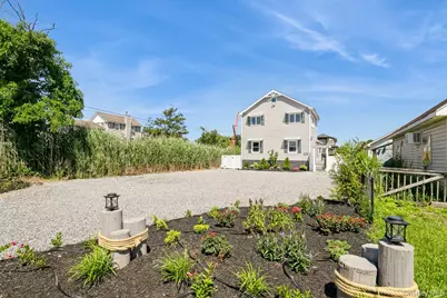 282 S Ketcham Avenue, Amityville, NY 11701 - Photo 2