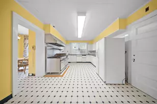 10-08 Shore Rd, Douglaston, NY 11363 - Photo 16