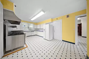 10-08 Shore Rd, Douglaston, NY 11363 - Photo 14