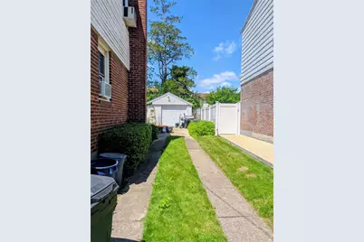 13 Surrey Lane, New Hyde Park, NY 11040 - Photo 14