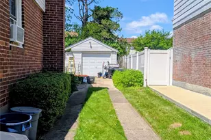 13 Surrey Ln, New Hyde Park, NY 11040 - Photo 14