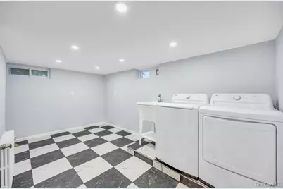 15 Superior Road, Floral Park, NY 11001 - Photo 18