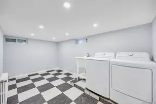 15 Superior Rd, Floral Park, NY 11001 - Photo 18