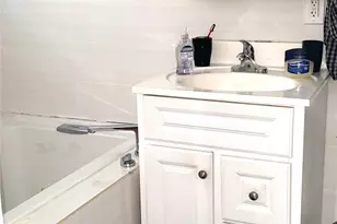 4073 Monticello Ave, Bronx, NY 10466 - Photo 8