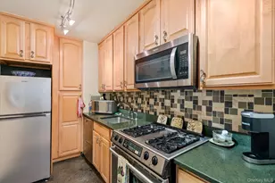 52-30 39 Dr, Woodside, NY 11377 - Photo 6