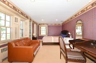 1 Linford Rd, Great Neck, NY 11021 - Photo 12