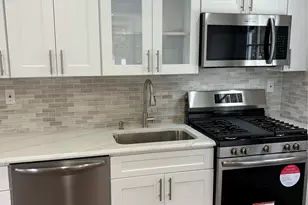 14 Chenango Dr, Bay Shore, NY 11706 - Photo 4