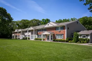 4 Dunstan Pl, Coram, NY 11727 - Photo 2