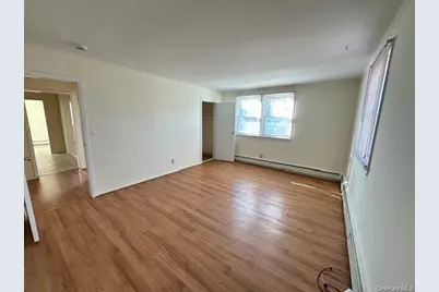 54 Hickory Road #2nd Fl, Port Washington, NY 11050 - Photo 8