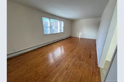 54 Hickory Road #2nd Fl, Port Washington, NY 11050 - Photo 4