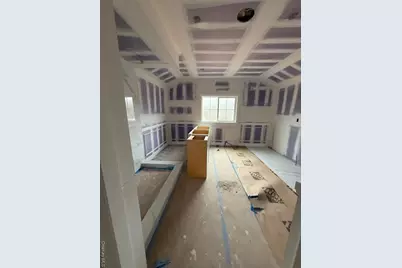 85 Roundtree Drive, Plainview, NY 11803 - Photo 12