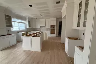 85 Roundtree Dr, Plainview, NY 11803 - Photo 10