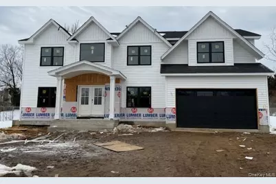 85 Roundtree Drive, Plainview, NY 11803 - Photo 2