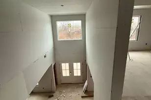 85 Roundtree Dr, Plainview, NY 11803 - Photo 4