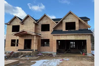 85 Roundtree Drive, Plainview, NY 11803 - Photo 2