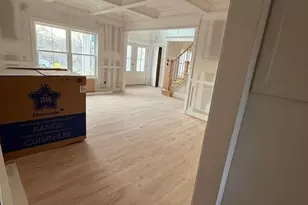 85 Roundtree Dr, Plainview, NY 11803 - Photo 12