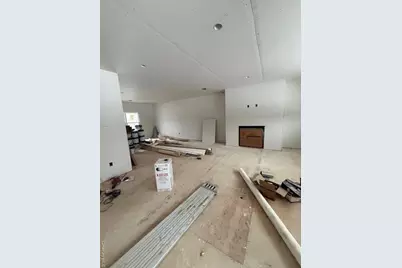 85 Roundtree Drive, Plainview, NY 11803 - Photo 6