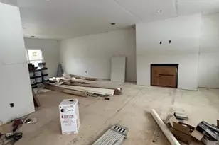 85 Roundtree Dr, Plainview, NY 11803 - Photo 6