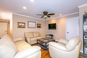 21 Canterbury Rd, Great Neck, NY 11021 - Photo 4