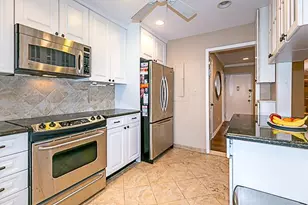 21 Canterbury Rd, Great Neck, NY 11021 - Photo 12