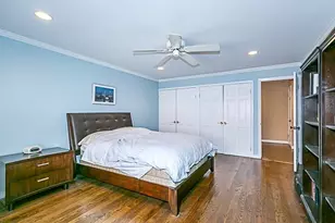 21 Canterbury Rd, Great Neck, NY 11021 - Photo 16