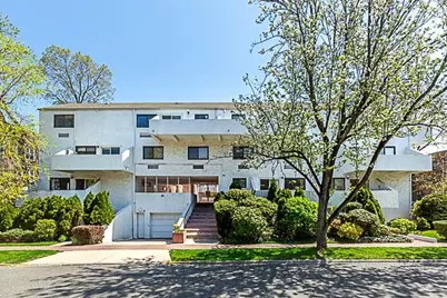 21 Canterbury Road #0, Great Neck, NY 11021 - Photo 2