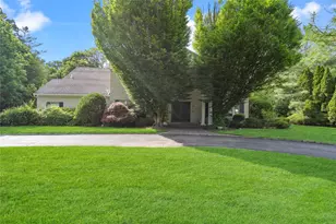 2 Harbor Ct W, Roslyn, NY 11576 - Photo 2