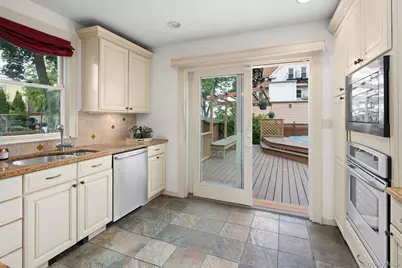 551 Minnieford Avenue, Bronx, NY 10464 - Photo 10