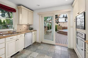 551 Minnieford Ave, Bronx, NY 10464 - Photo 10