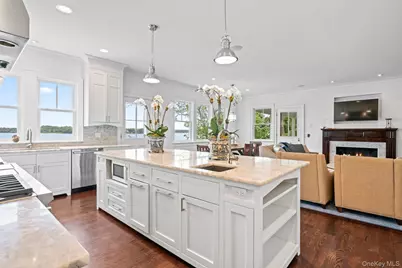 998 West  Shore Road, Mill Neck, NY 11771 - Photo 10