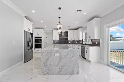 134 Southwood Circle, Syosset, NY 11791 - Photo 4