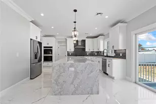 134 Southwood Cir, Syosset, NY 11791 - Photo 4