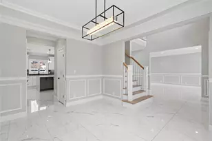 134 Southwood Cir, Syosset, NY 11791 - Photo 10