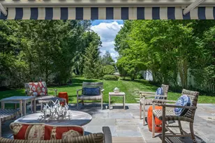 7 Cedar Ln, Glen Cove, NY 11542 - Photo 2