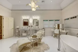 7 Cedar Ln, Glen Cove, NY 11542 - Photo 8