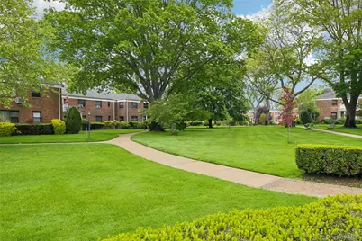 1213 East Broadway #B25, Hewlett, NY 11557 - Photo 2