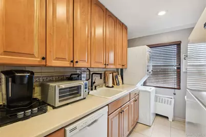 1213 East Broadway #B25, Hewlett, NY 11557 - Photo 6