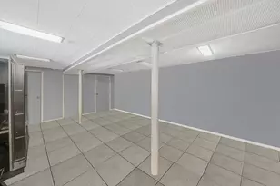 70-27 69th St, Glendale, NY 11385 - Photo 26