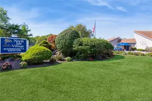 71 Pointe Cir S, Coram, NY 11727 - Photo 16