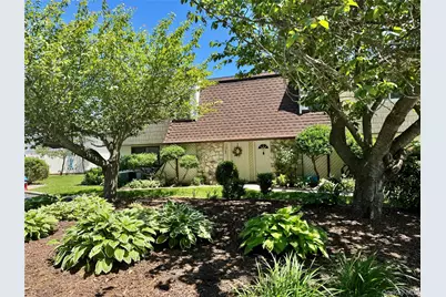 71 Pointe Circle S #71, Coram, NY 11727 - Photo 2