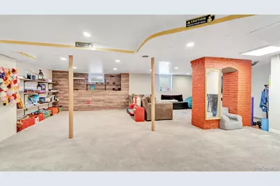 143 Hallock Street, Riverhead, NY 11901 - Photo 28