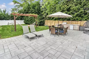 143 Hallock St, Riverhead, NY 11901 - Photo 4