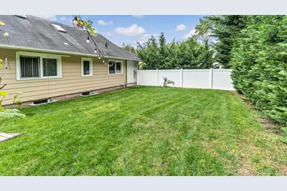 143 Hallock Street, Riverhead, NY 11901 - Photo 34