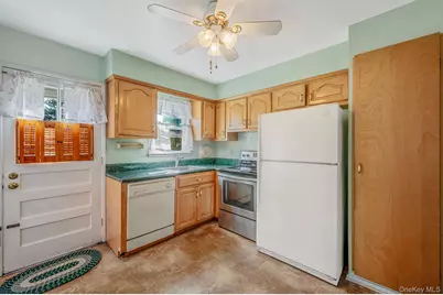 1826 Camp Avenue, Merrick, NY 11566 - Photo 12