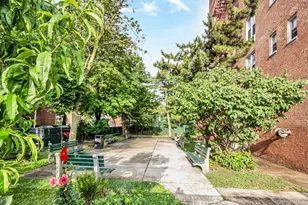 67-50 Thornton Pl, Forest Hills, NY 11375 - Photo 18