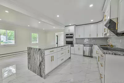 1 Parkhill Court, Huntington, NY 11743 - Photo 20