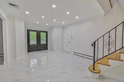 1 Parkhill Court, Huntington, NY 11743 - Photo 12