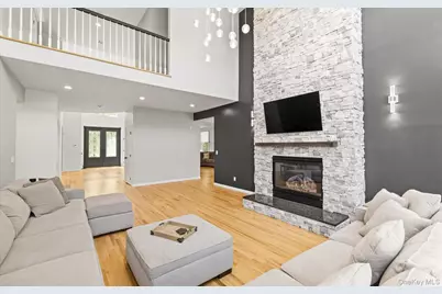 16 Home Court, Huntington, NY 11743 - Photo 10