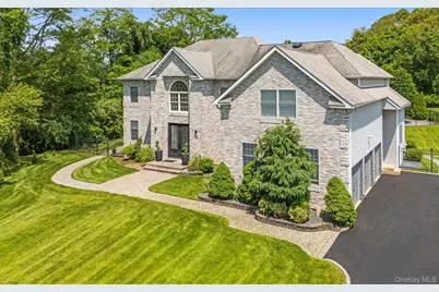 16 Home Court, Huntington, NY 11743 - Photo 4