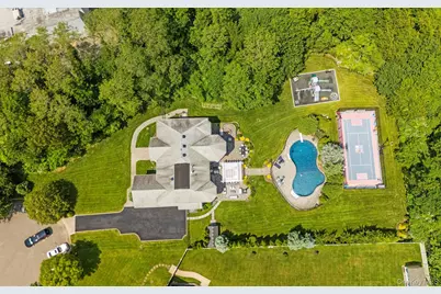 16 Home Court, Huntington, NY 11743 - Photo 2